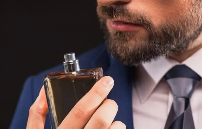 راز ماندگاری بیشتر عطر مردانه؛ از این ۱۰ اشتباه دوری کنید راز ماندگاری بیشتر عطر مردانه؛ از این ۱۰ اشتباه دوری کنید