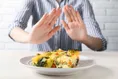 یک متخصص ایمونولوژی توضیح داد که چه چیزی باعث آلرژی غذایی ناگهانی می‌شود