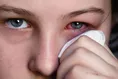 هشدار جدی چشم‌پزشکان؛ لوازم آرایشی روزمره چگونه به چشم آسیب می‌زنند؟