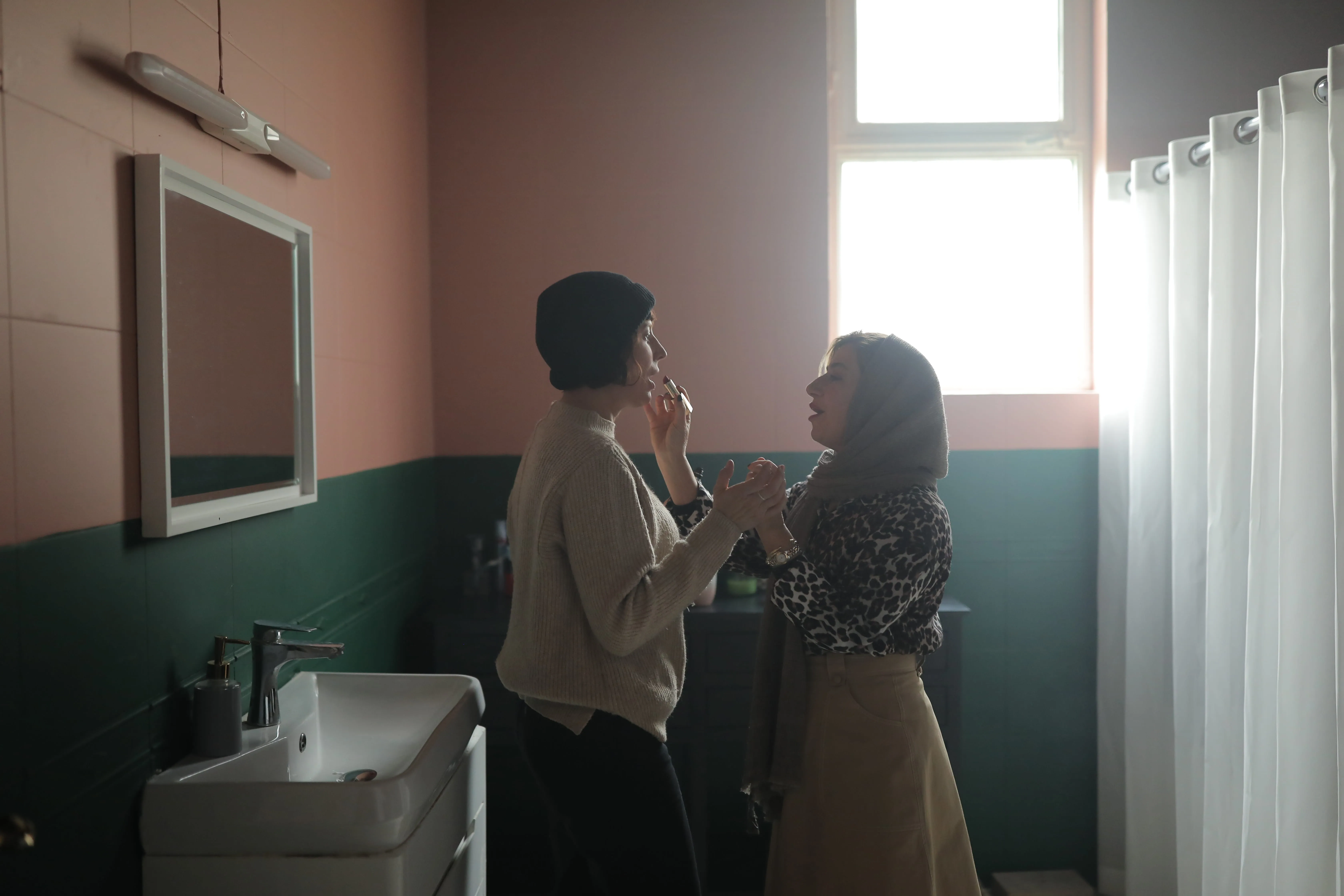 «بت»؛ وقتی آدمها قربانی بتهایی میشوند که خودشان ساختهاند «بت»؛ وقتی آدمها قربانی بتهایی میشوند که خودشان ساختهاند