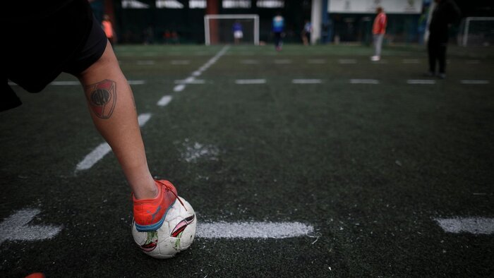 «فوتبال‌دستی انسانی»؛ ابداع آرژانتینی‌های دیوانه فوتبال برای دور زدن کرونا