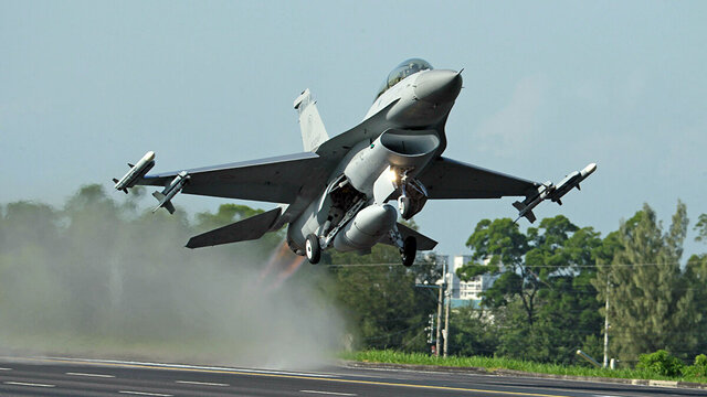 تایوان از بیم رزمایش‌های چین اف-۱۶ مستقر کرد