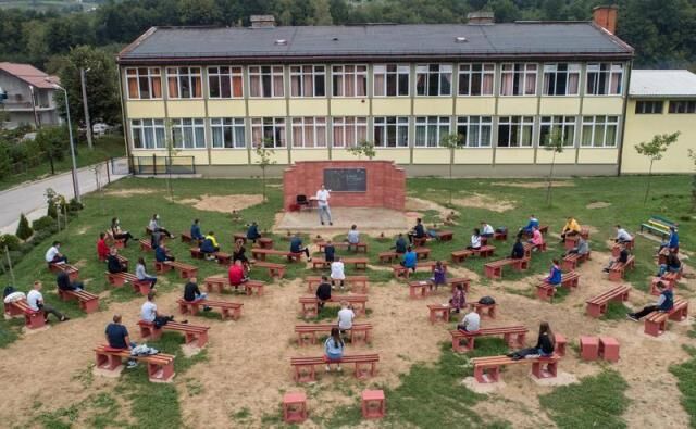 ابتکار معلمان بوسنیایی برای جلوگیری از ابتلای دانش آموزان به کرونا