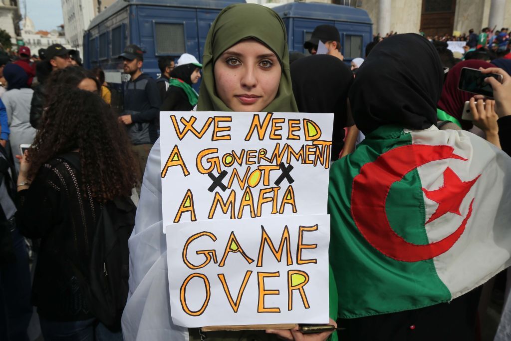 الجزایر در مسیر جمهوری پنجم