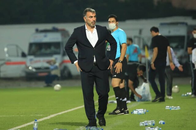 نساجی از فکری شکایت میکند