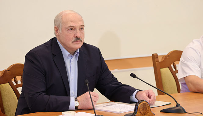 لوکاشنکو: همزمان با تصویب قانون اساسی،کناره‌گیری می‌کنم