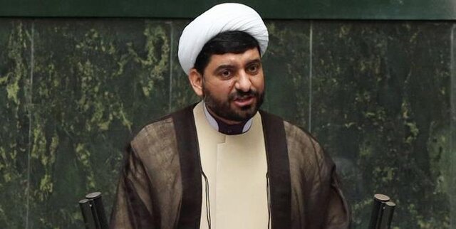 انتقاد یک نماینده از عدم حضور رئیس جمهور برای ارائه لایحه بودجه