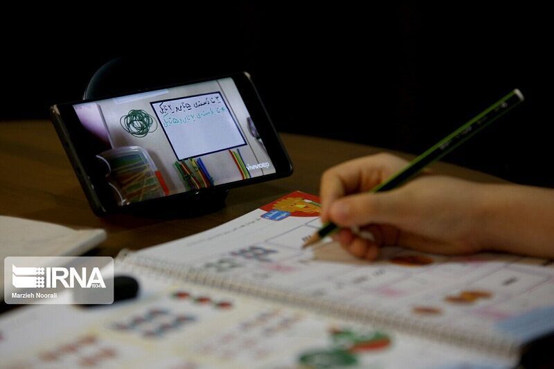 بیش از هزار تبلت توسط مجامع بین‌المللی به دانش‌آموزان اتباع اهدا شد