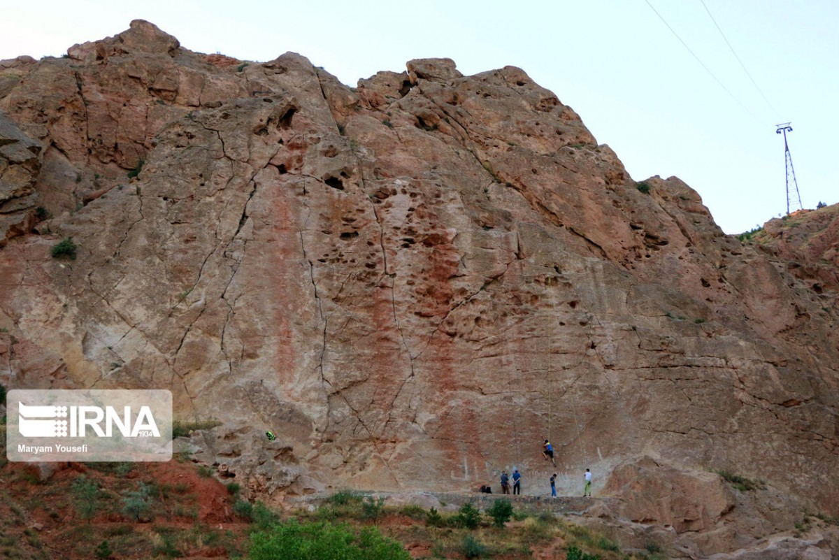 اطلاعات سازمان زمین‌شناسی به شکل یکسان به بخش خصوصی ارایه می‌شود