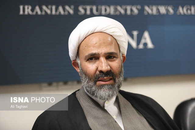 پژمانفر: بانک مرکزی اتصال کارتخوان‌های بانکی تایید نشده توسط سازمان مالیات را متوقف کند