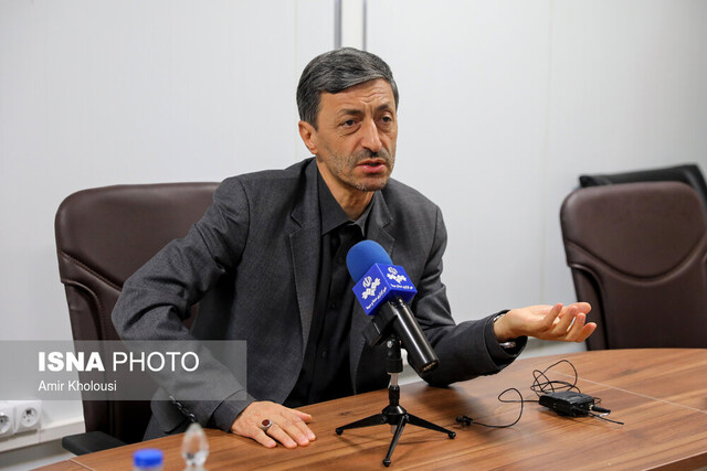 شیفته خدمت باشیم نه تشنه قدرت