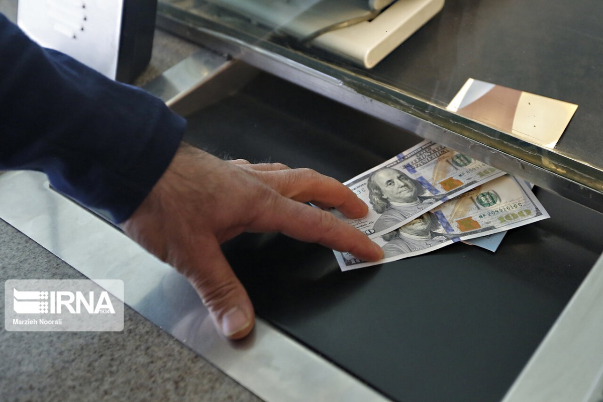 دلار در کانال ۲۳ هزار تومان باقی ماند