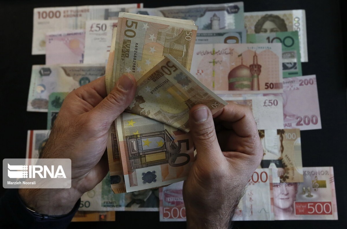 نرخ رسمی پوند و یورو و ۲۹ ارز دیگر کاهشی شد
