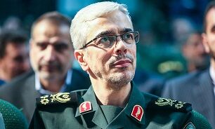 سرلشکرباقری: شعر دفاع مقدس پُرعیار و ماندگار است