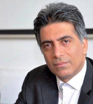 قیمت‌گذاری دستوری مهمترین مانع توسعه خودروسازان 
