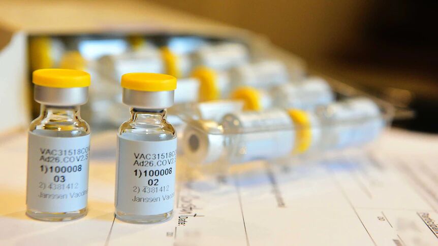 هلال احمر واکسن کرونا را از کشورهای شرقی وارد می‌کند