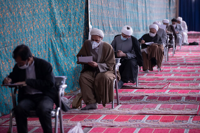 آزمون اجتهاد خبرگان رهبری در قم برگزار شد