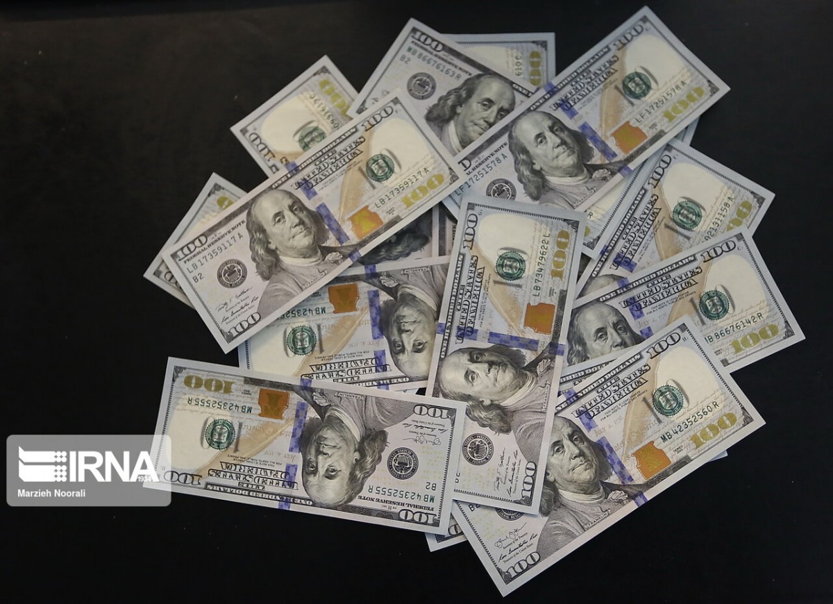 کاهش قیمت دلار در کانال ۲۲ هزار تومانی