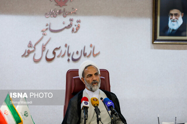 دستگیری کارمند بانک ملی که اقدام به برداشت ۵۰ میلیارد ریال از ۵۵ سپرده کرده بود