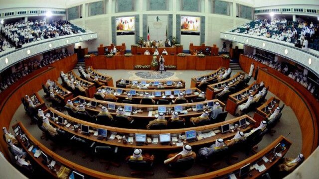 دعوای نمایندگان و دولت کویت برای چهارمین بار جلسه پارلمان را لغو کرد